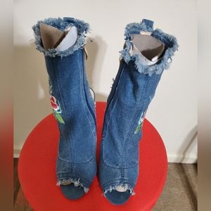 DESIGN BY JACOBIES JEAN ANKLE BOOT